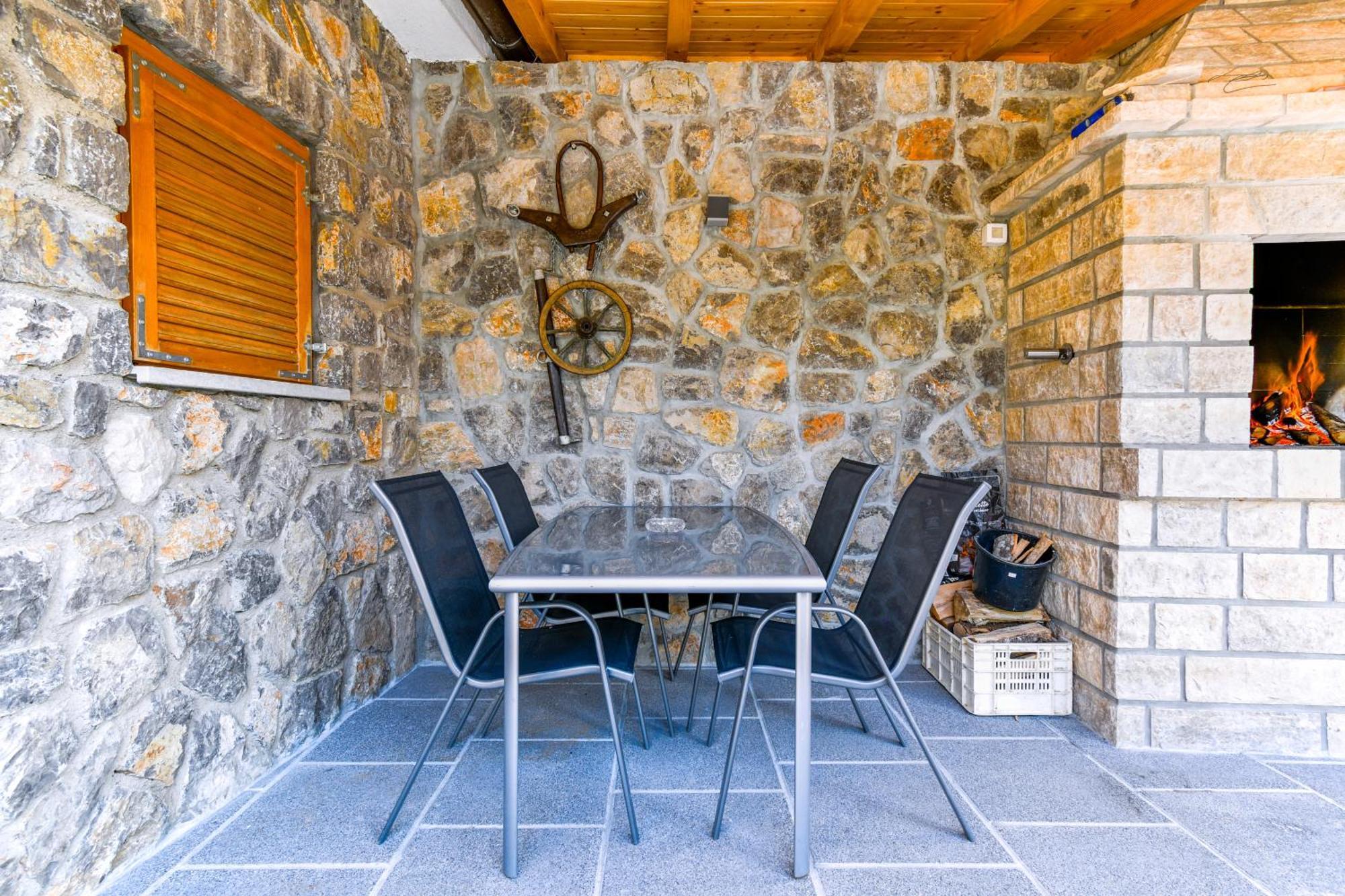 Apartman Lavanda Sa Bazenom I Okucnicom 4* Hreljin Esterno foto